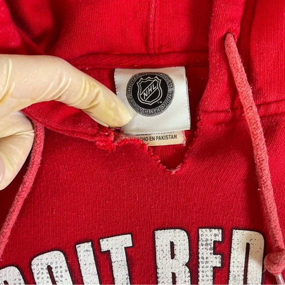 NHL DETROIT REDWINGS HOODIE MEN'S LARGE RED AUTHENTIC ICE HOCKEY LONG SLEEVE - Picture 2 of 5